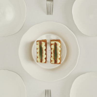 assiette-accompagnement-creuse-silhouette-serax