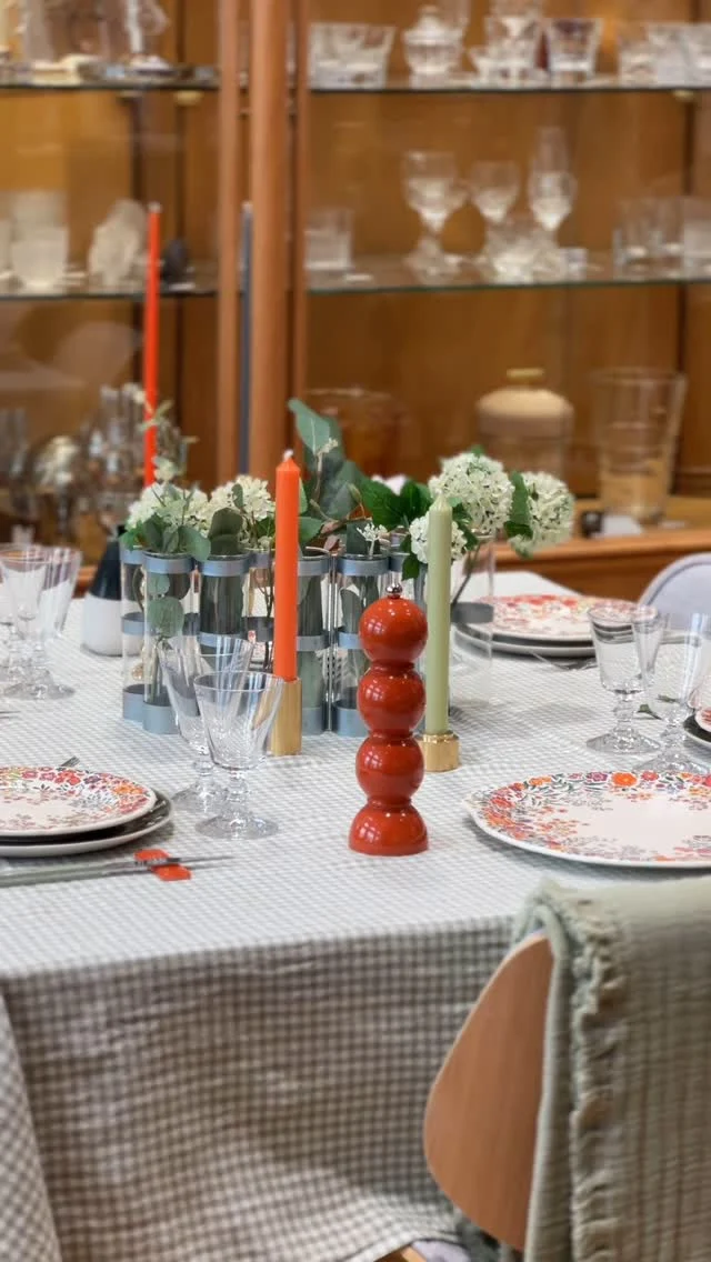 Nos assiettes Poésie de la collection Gien illumine notre table avec élégance ! 💐

#décorationintérieur #design #interiordesign #artdelatable #idéedéco #vaisselle #faïancedegien #gien #maisonsimon #rennes