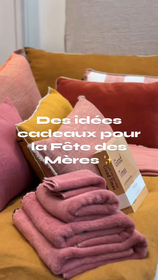 Pour la Fête des Mères : un hoptimist, symbole de sourire, des vases pleins de couleurs, du linge qui réconforte, des bijoux qui racontent, des cadres à souvenirs… Sans oublier une théière et une tisanière pour les instants plaisible ! ✨🤍 

#artdelatable #interiordesign #décorationintérieur #design #idéedéco #idéecadeau #artdelatable #maisonsimon #rennes #fetedesmeres