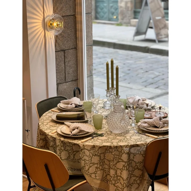 La fête des mères approche… et si on lui préparait une jolie table ! 🤍

#fêtedesmères #artdelatable🍽 #tableinspiration #tabledeco #ideecadeau #idée #vaisselles #maisonsimon #rennes
